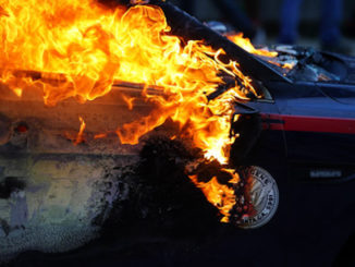 Far-left protestors follow cops home and start fires