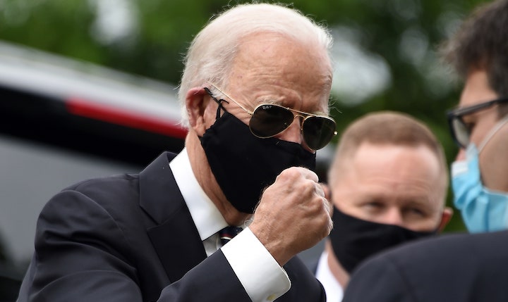 Biden orders Americans to muzzle up