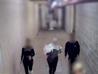 hair salon customers flee