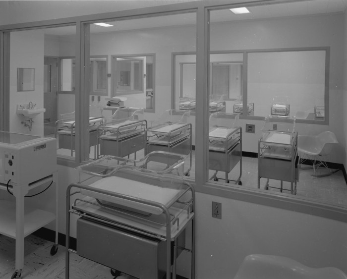 hospital biths baby cribs