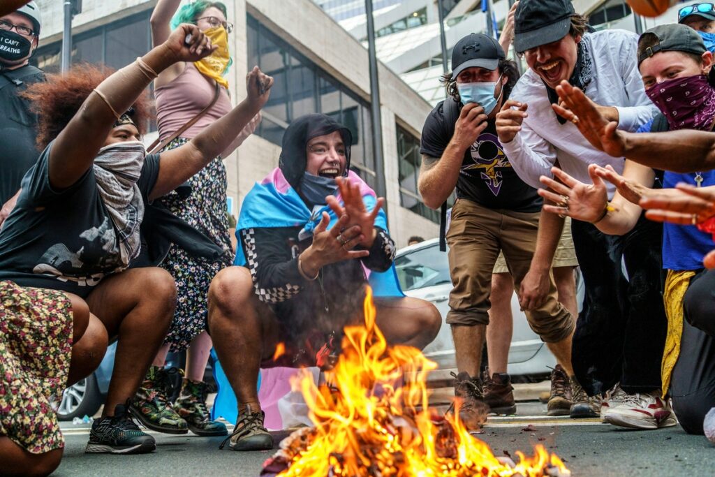 USA Today warns browsing books is dangerous