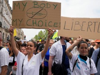 France protest forced vaccination
