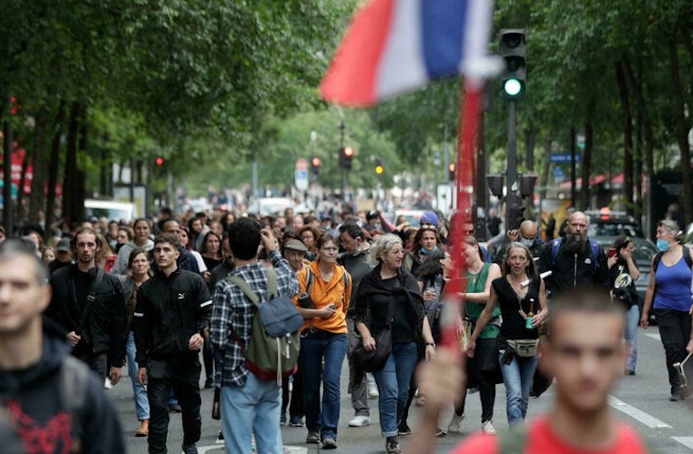 Thousands of French citizens rise up to reject Macron's mandatory vaccines and covid passports
