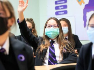 UK government bans unvaccinated students from attending university