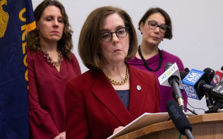 Democrat Oregon governor mandates masks outside
