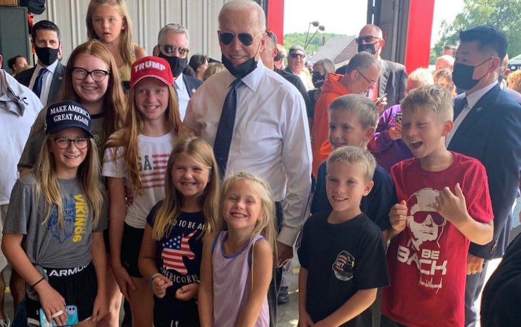 Biden trolled by MAGA kids during photo