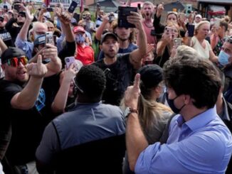 Thousands of Canadians rise up and chant 'lock him up' at Justin Trudeau