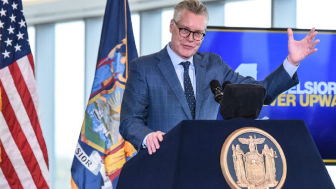 Delta CEO will not comply with Biden's vaccine mandate