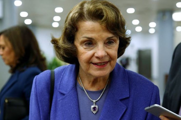 Dianne Feinstein introduces bill to ban unvaccinated Americans from flying domestically