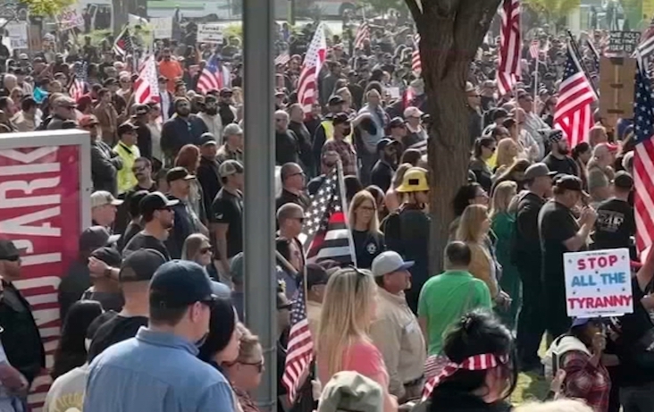 Thousands of Los Angeles residents, including government workers, protest against vax mandates