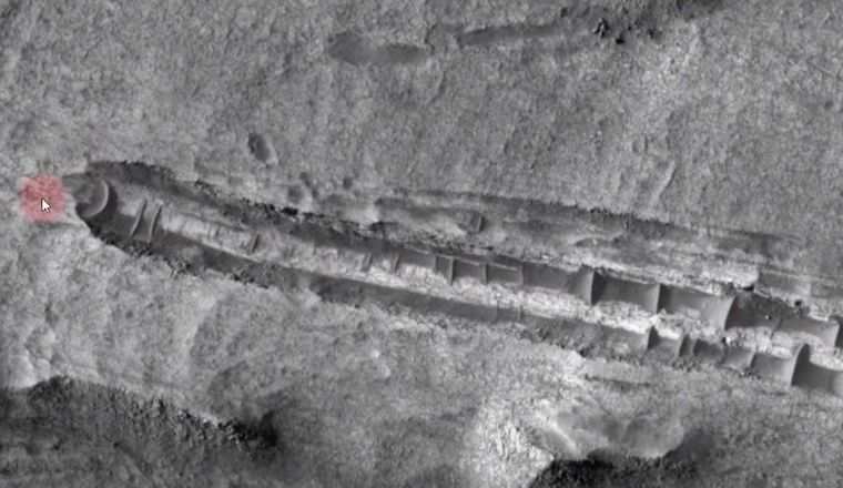 Crashed UFO spotted on the surface of Mars, NASA photo shows