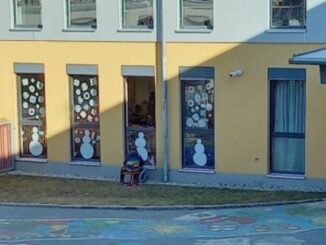 9 year old disabled boy forced to sit outside and take exam because he refused to wear a mask