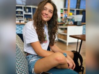 Fully jabbed supermodel suffers massive heart attack and has both legs amputated