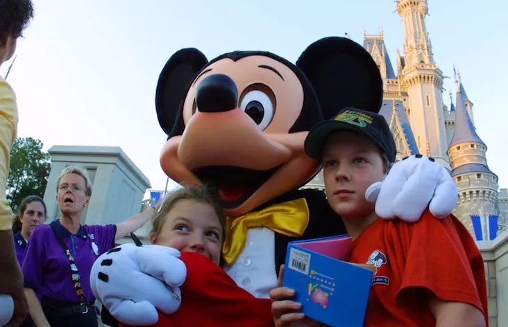 #DisneyGroomer trends on Twitter Sunday night