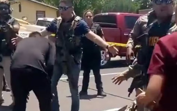 Police waited an hour while gunman went on murder spree