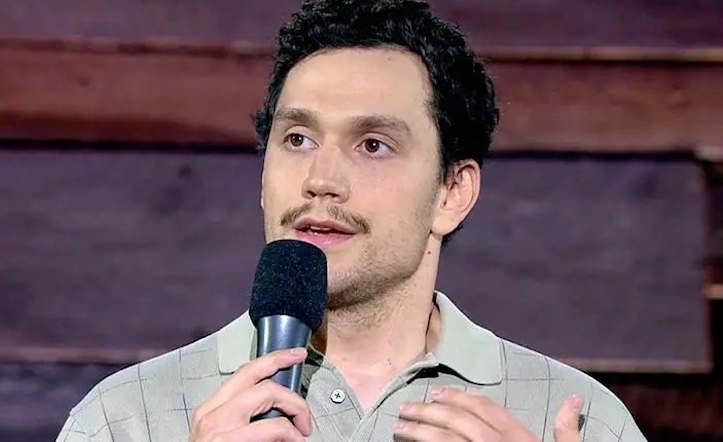 Twice jabbed comic 'suddenly' drops dead, leaving doctors baffled