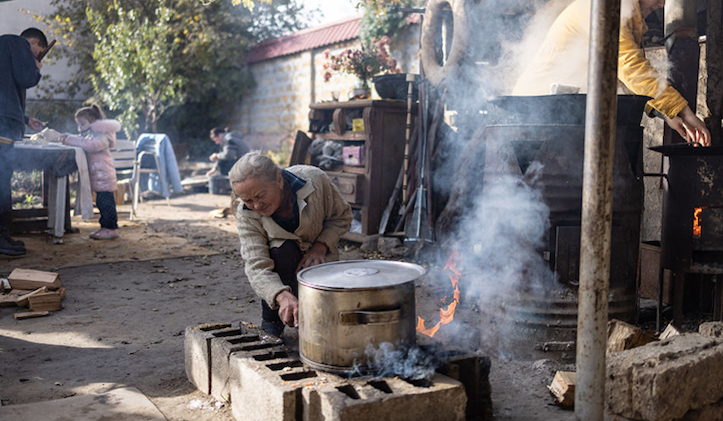 Ukraine asks residents not to panic as WHO warns of 'life-threatening' winter ahead