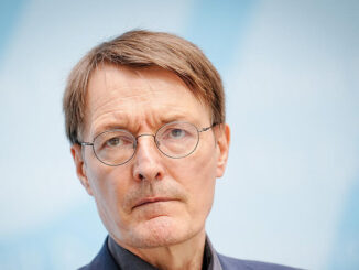 In a shocking revelation, German Health Minister Karl Lauterbach has publicly acknowledged that the federal government is well aware of the widespread injuries attributed to the COVID vaccine.