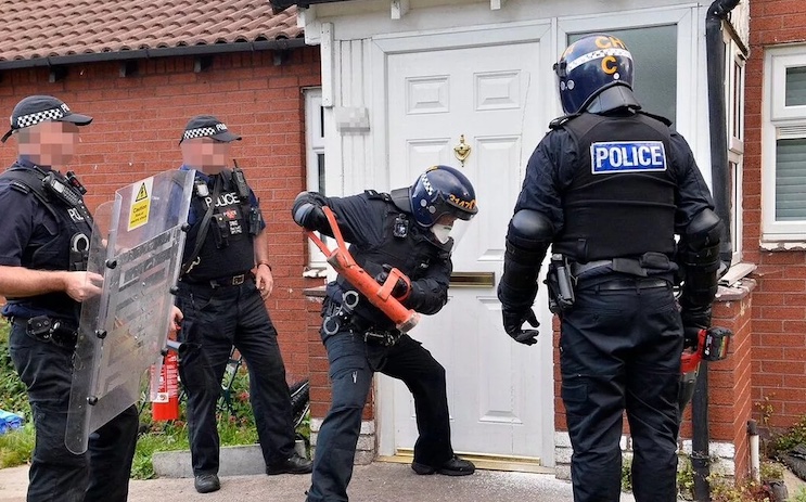 Ireland passes law that makes reading non-mainstream sources illegal and where users have to prove their innocence in court