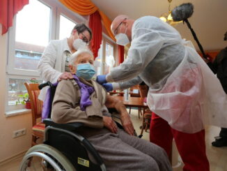 old woman has covid jab