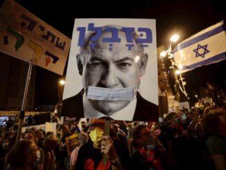 Protest outside Netanyahu's house