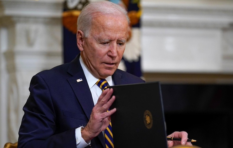 White House granted powers to censor conservatives online