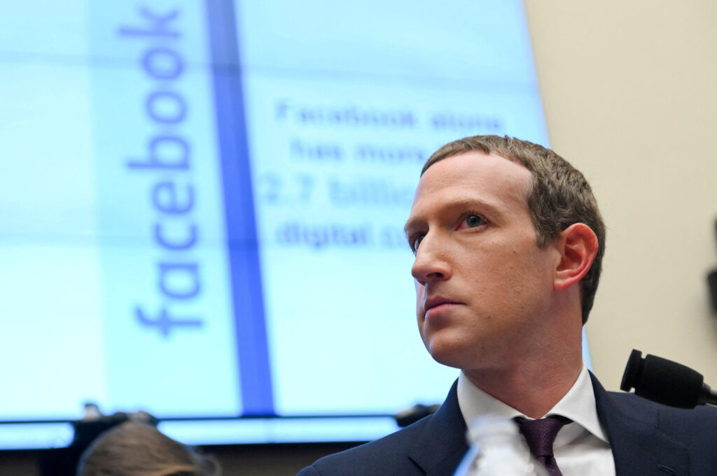 Facebook CEO zUCKERBERG