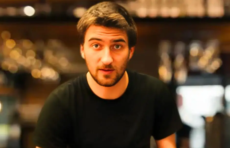 WEF-funded journalist who heavily pushed for vaxx-passports drops dead suddenly