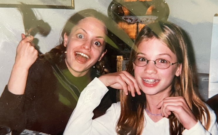 Mena Suvari’s exposes Satanic hollywood sex abuse rituals