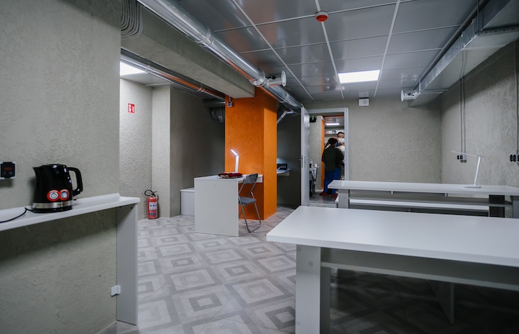 German government orders citizens to turn their homes into bomb shelters