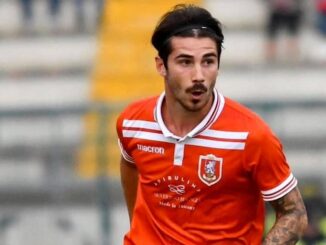 Another full vaxxed footballer dies mid game