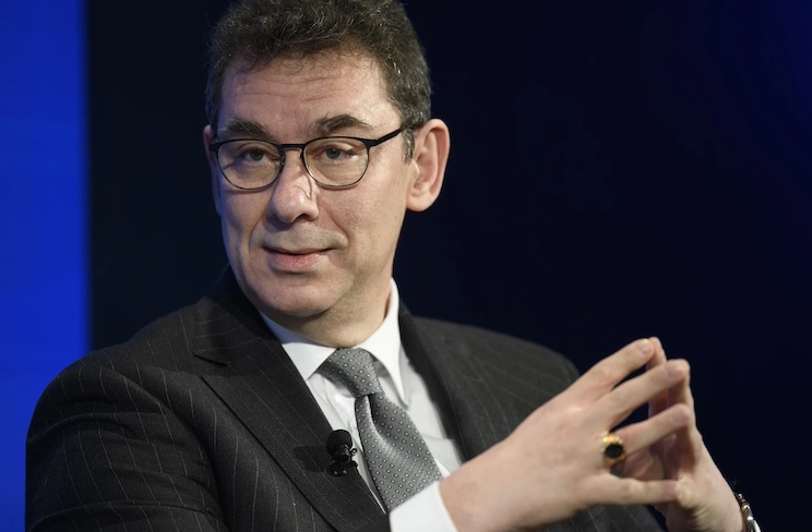 Pfizer whistleblower admits elites got 'non cancer' version of COVID jab.