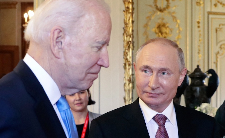 Russian scientist warns world is on the edge of an abyss.