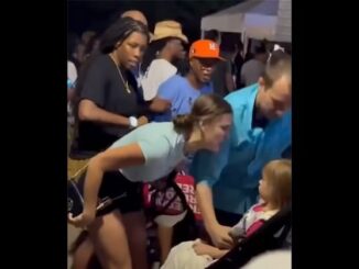 Kamala campaign staffer slammed for screaming in toddlers face.
