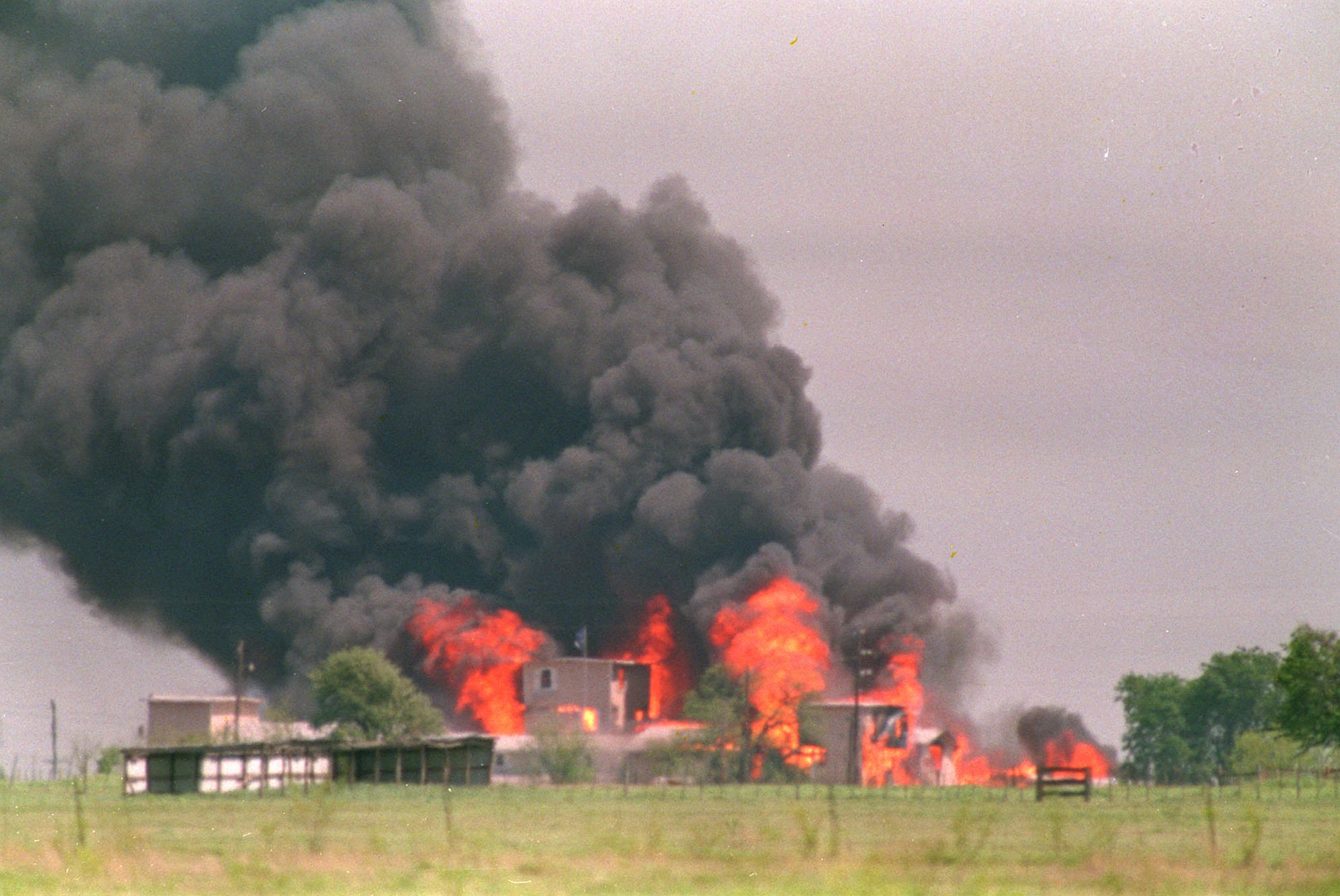 Waco Community Invite Bill & Hillary Clinton to Attend Massacre Memorial