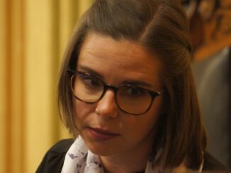 Democrat rep. rips out her womb to protest Trump.