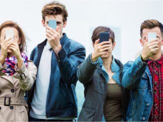 people on 'smart'phones