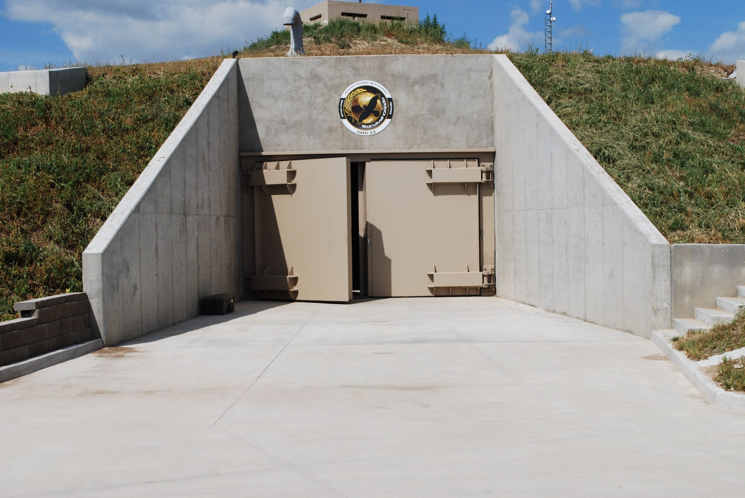 Trillions Spent on Secret Underground Cities to Protect Elites from ‘Near-Extinction Event’, Ex-Bush Official Claims