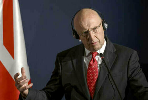 Defense Minister Says UK Will ‘Significantly’ Step Up Cyberattacks On Russia & China