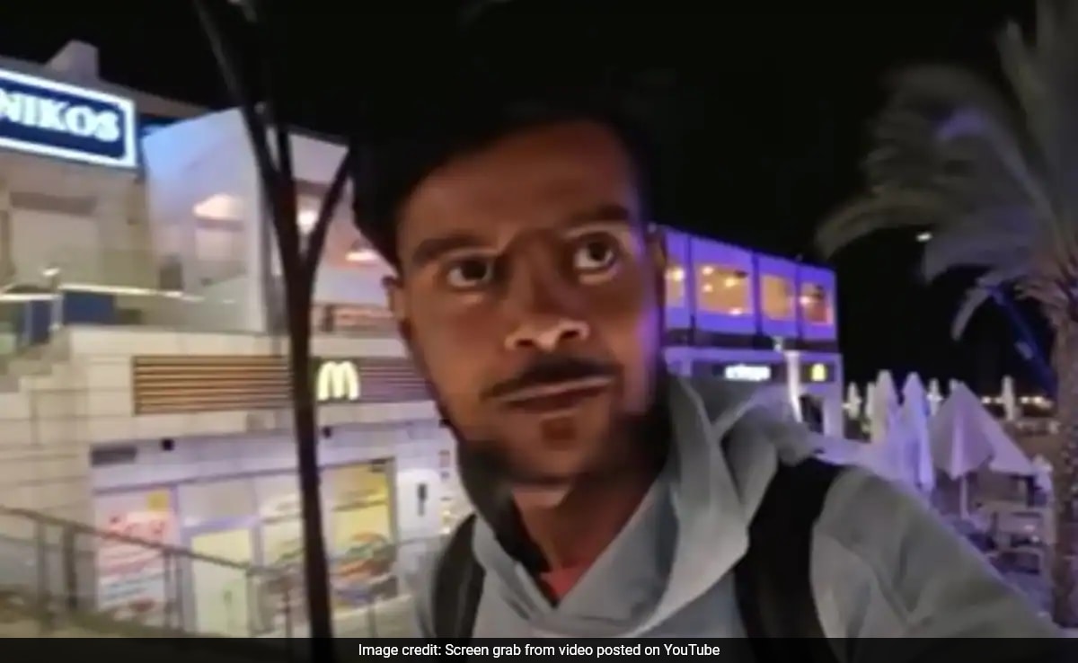 Indian YouTuber Travels to Israel To Show “Full Support”, Gets Denied Entrance to Restaurants and Bars