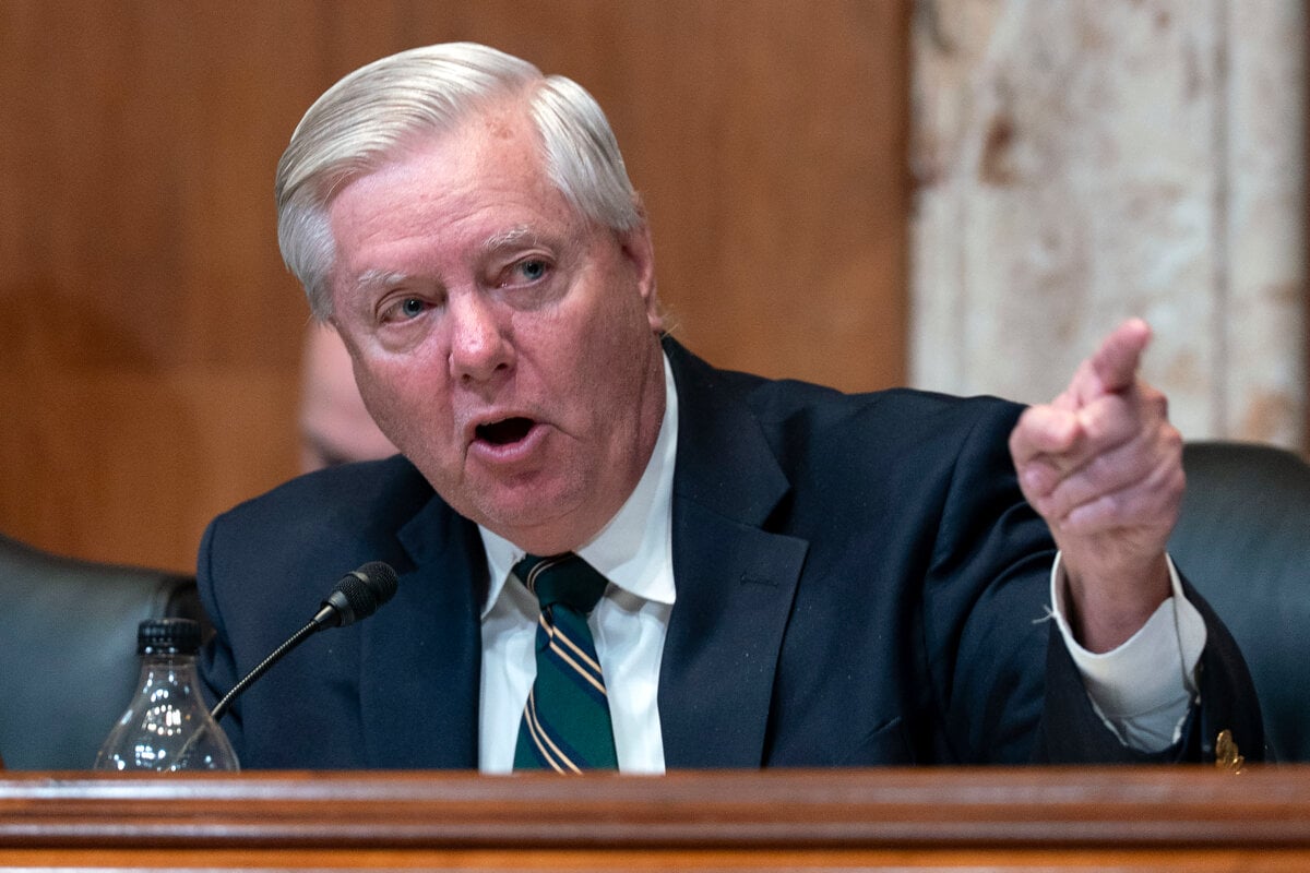 Lindsey Graham Threatens Hungary and Slovakia Over Russian Oil