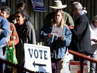 Trump signs exec order abolishing mall-in ballots