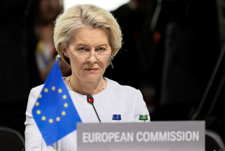 EU bans physical cash as it rolls out mandatory digital Euro.