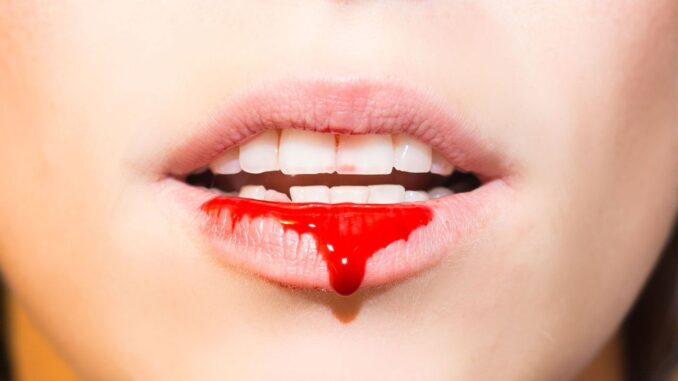 Разоблачение вампирской элиты: сбор крови, переливание и современные кровососы Голливуда