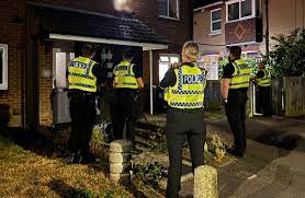 В Великобритании арестованы 10 000 человек за «оскорбительные» высказывания в Интернете