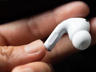 Apple's new earbud patent will allow them to read minds of users without permission.