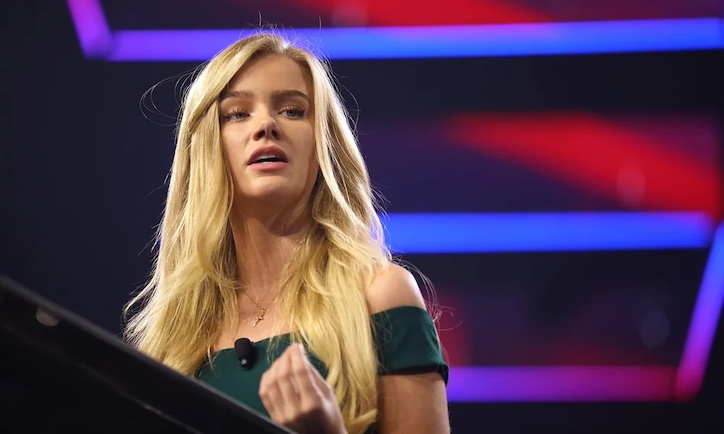 British government bans female journalist from entering UK after she criticized Keir Starmer on social media.